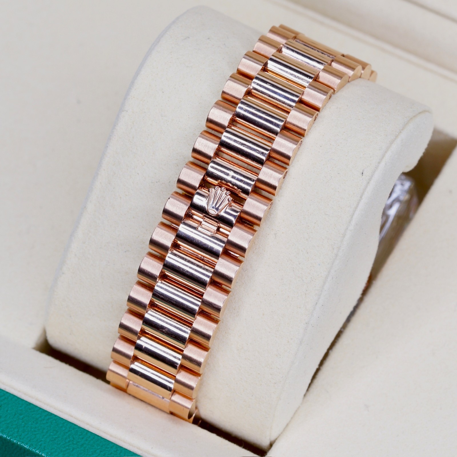 Rolex Day-Date 40 White Dial 18K Rose Gold Fluted Roman Numeral President 228235