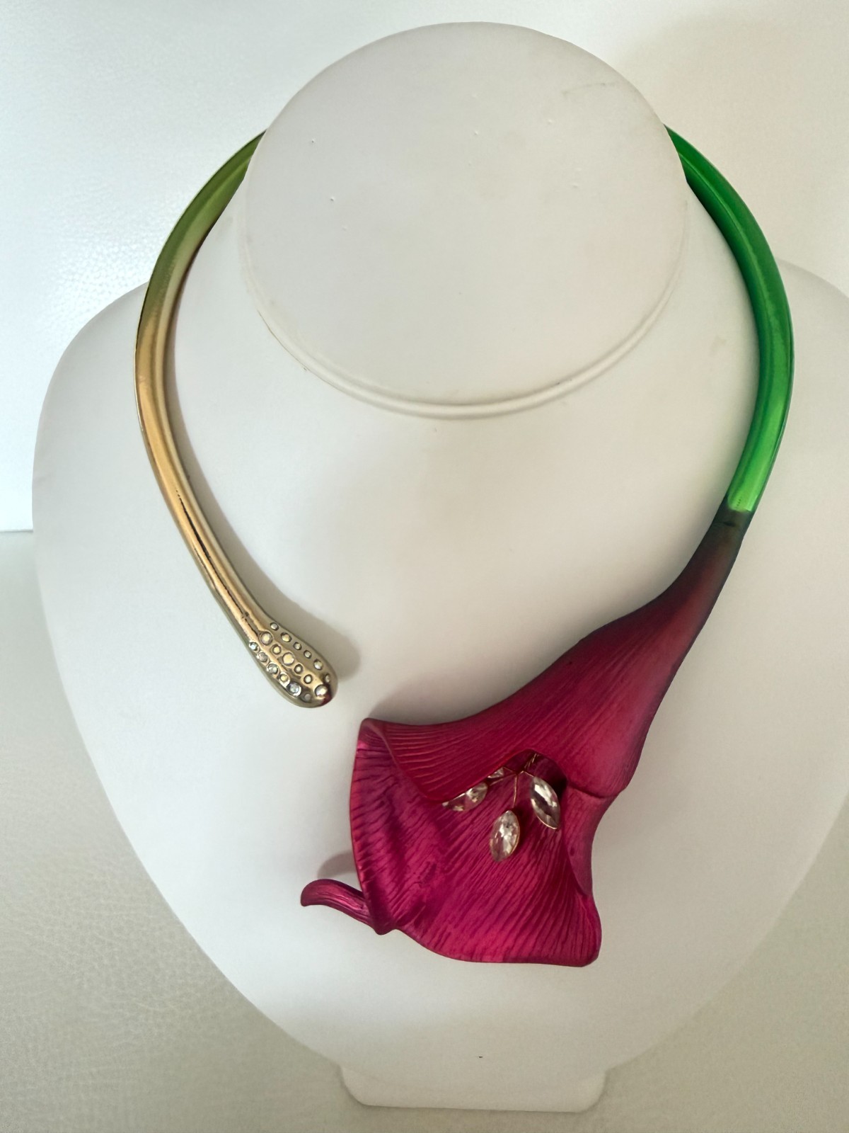 NWT BETSEY JOHNSON Calla Lily Collar Necklace Floral Design $128 purple pink