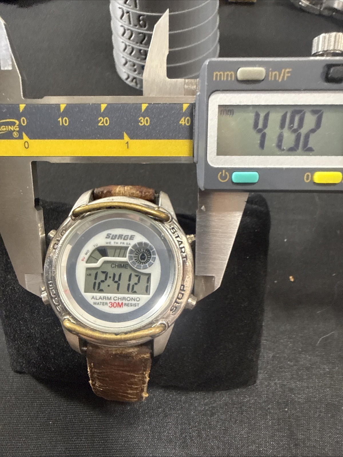VINTAGE 80s G.I.I. SURGE WATCH SURM1558 RARE!! GLO WORKS! NEW BATTERY! (B23)