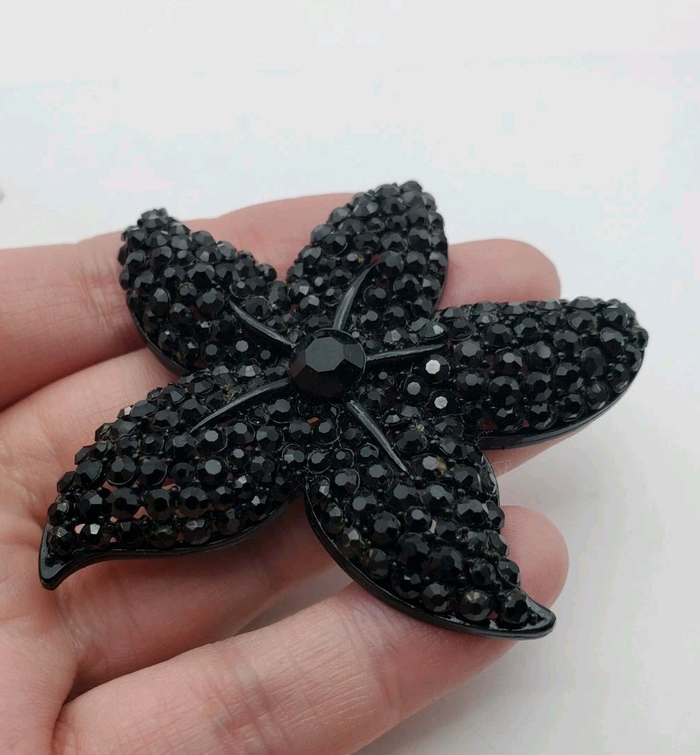 VINTAGE R MANDLE RHINESTONE STAR STARFISH BROOCH Japaned Black Sparkle Pin 3″