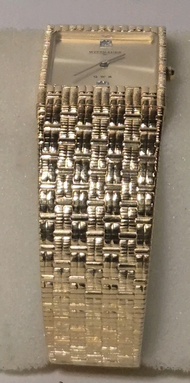 1980s Wittnauer QWR 25 x 31mm Tank Quartz Gold Tone Swiss Watch 9782 w/Box