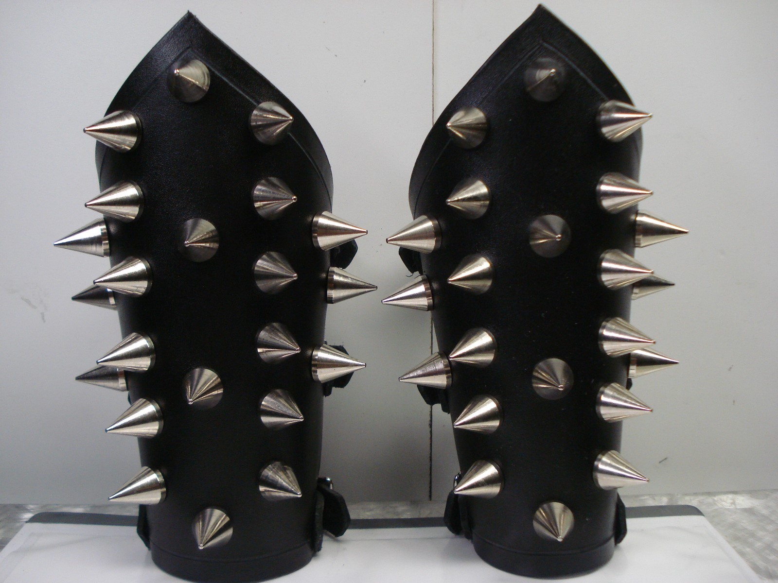 LEATHER CONE SPIKE GAUNTLETS. BLACK DEATH (MDLG0099)….. ANGEL CORPSE’S
