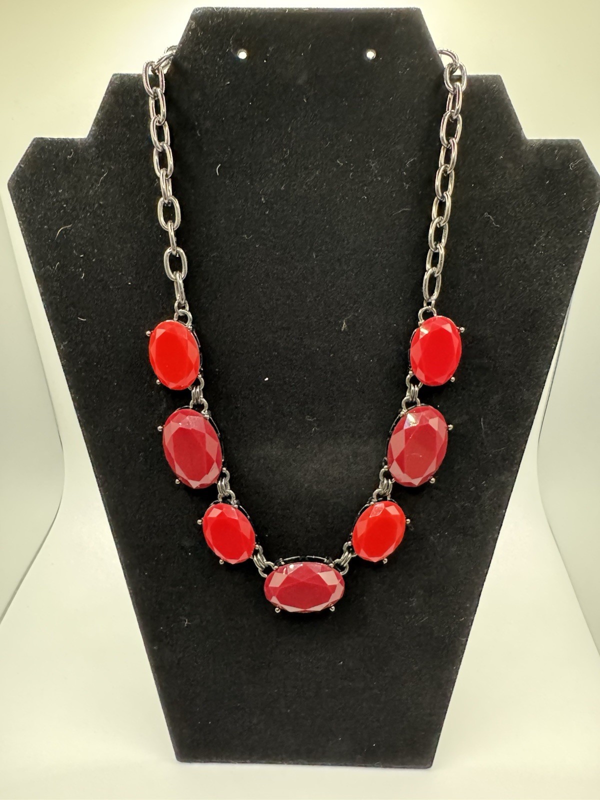Premier Designs Berrylicious Red Burgundy Statement Necklace Hematite Gunmetal