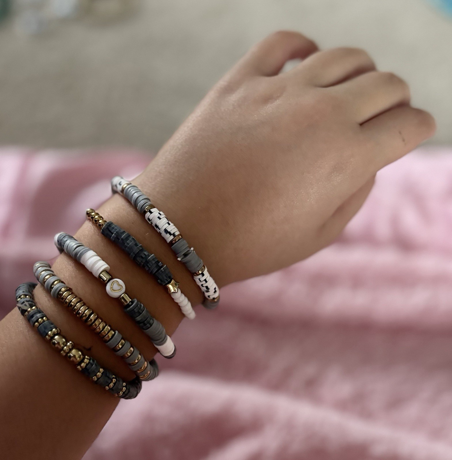 Set of 5 Clay Bead Stretch Bracelets – Gray, White, & Gold | Elegant Stack
