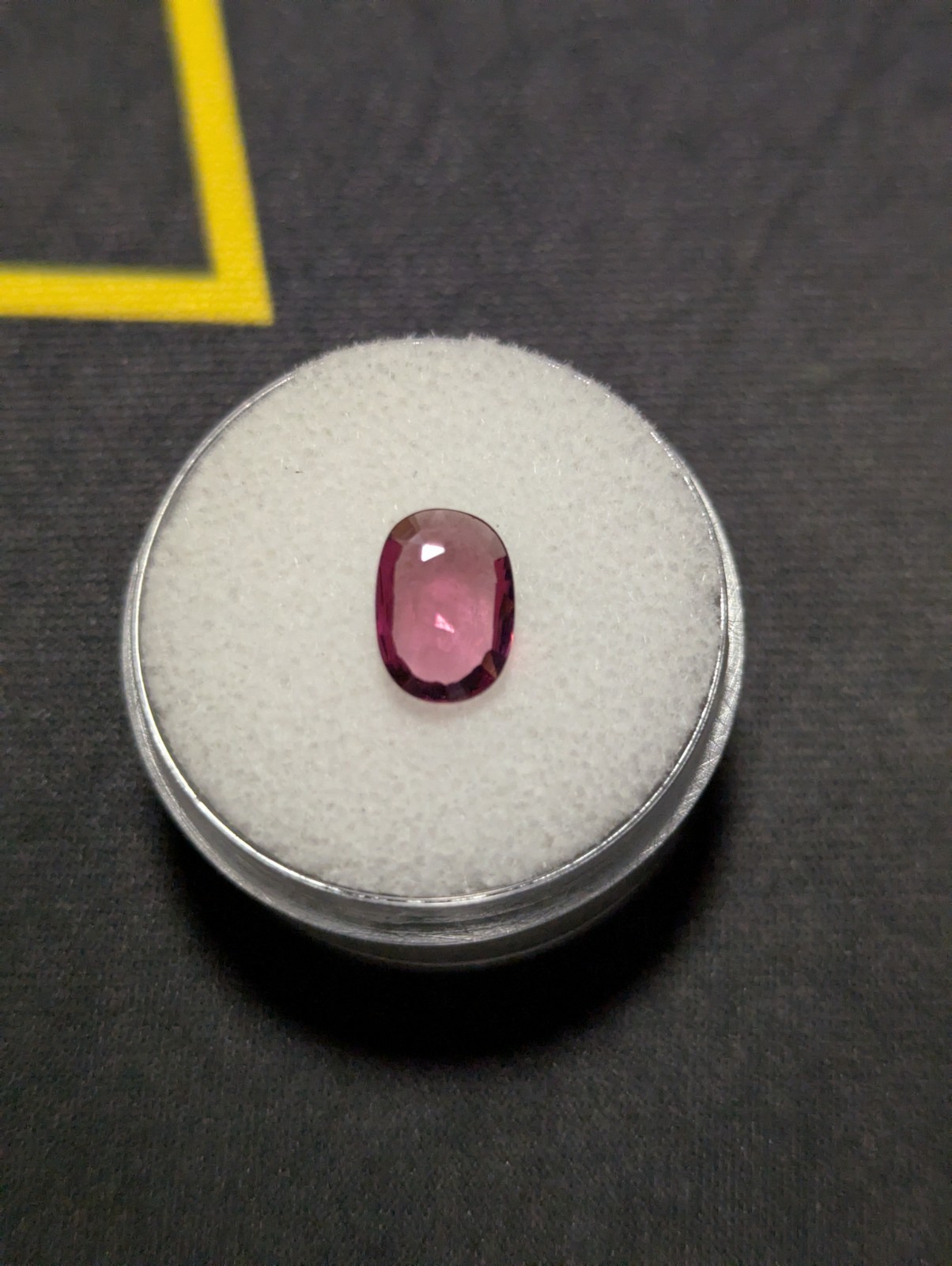 1.32ct 9×6.5mm VVS Oval Natural Purplish Pink Rhodolite Garnet – Loose Gemstone