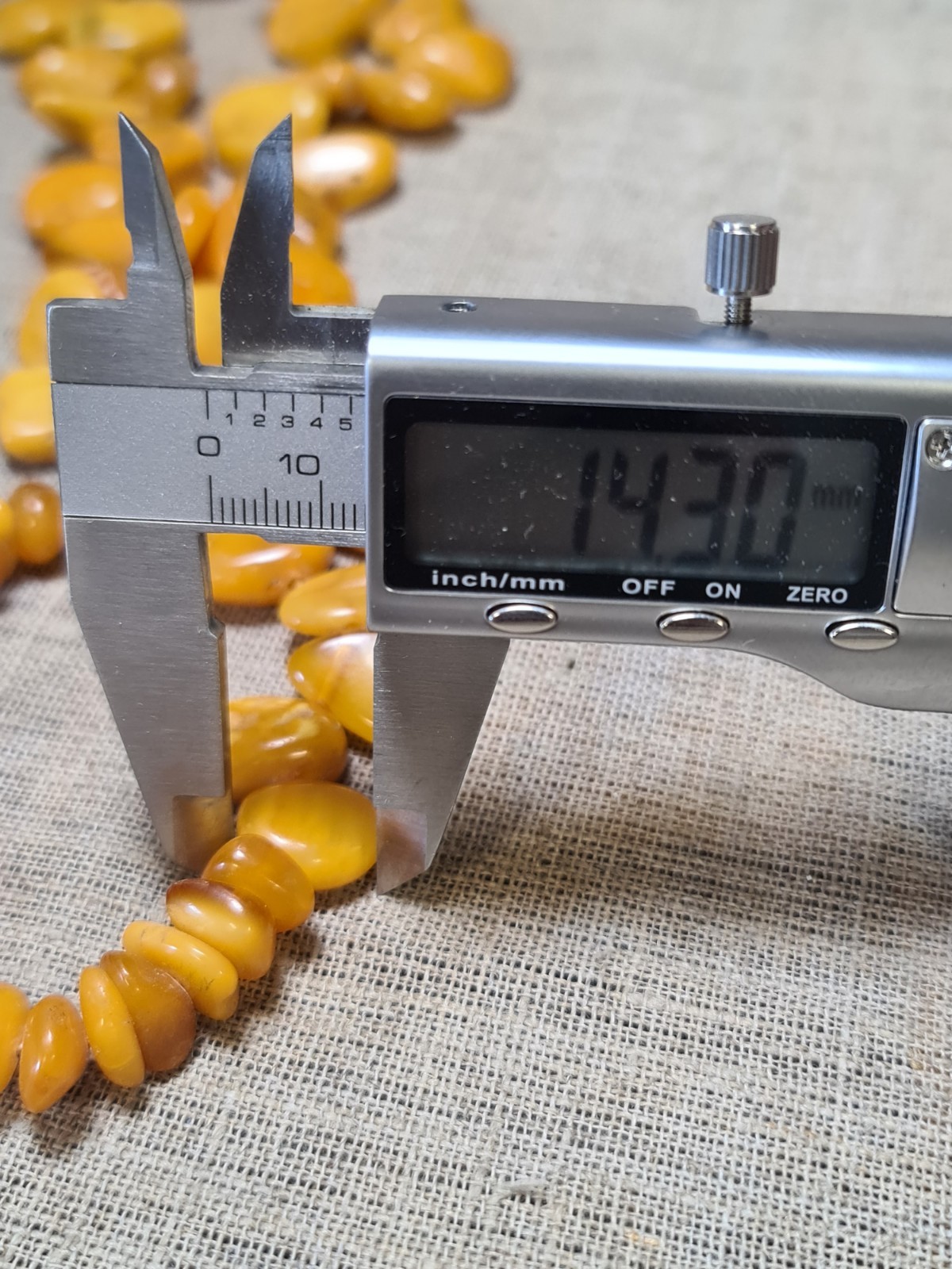 Amber old antique, egg yolk. Necklace, beads 60 grams . Women’s vintage jewelry.