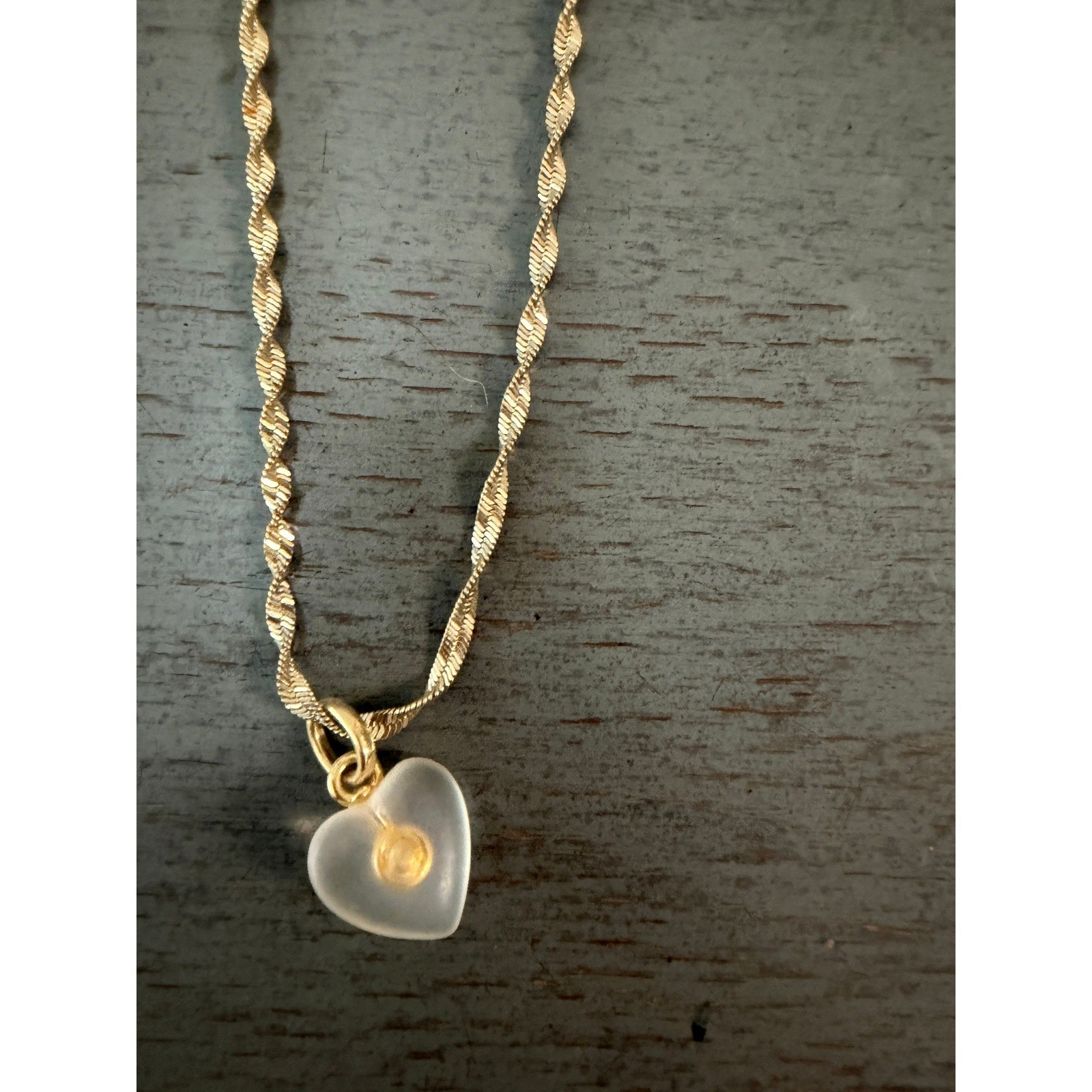 Vintage Gold Tone Twisted Singapore Chain Frosted Glass Heart Pendant Necklace