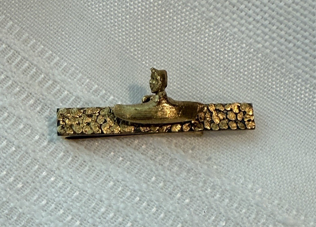 Alaska 10k and 22k Solid Yellow Gold Nugget Gold on a 12k GF Eskimo Tie Clip