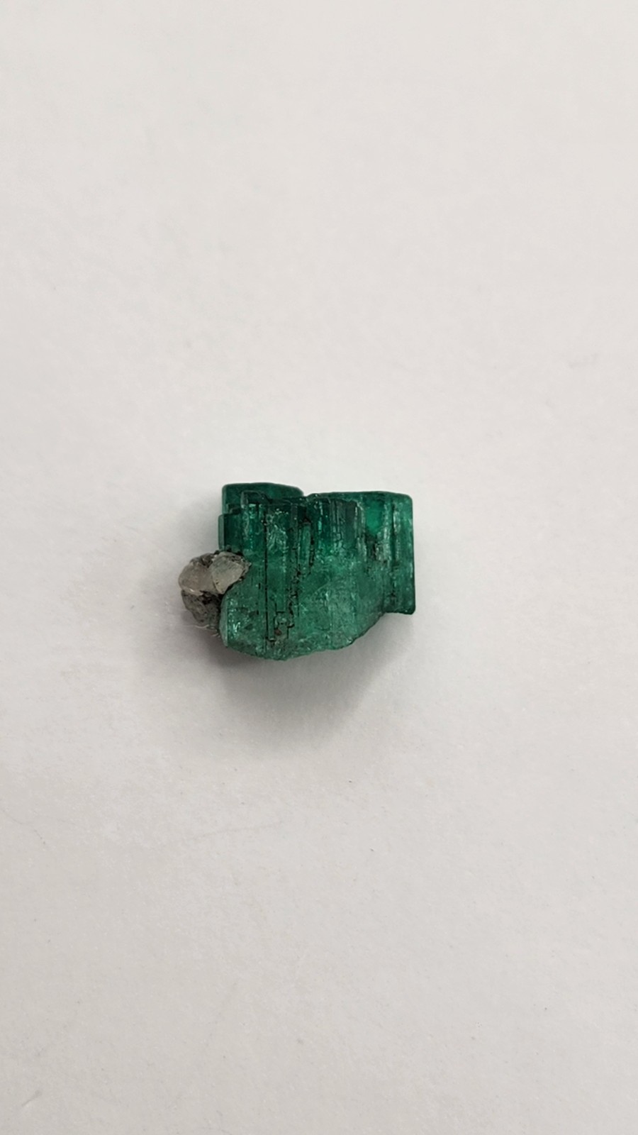 Macla de Esmeralda En Bruto 3,24cts, Pieza especial, cristales con terminación