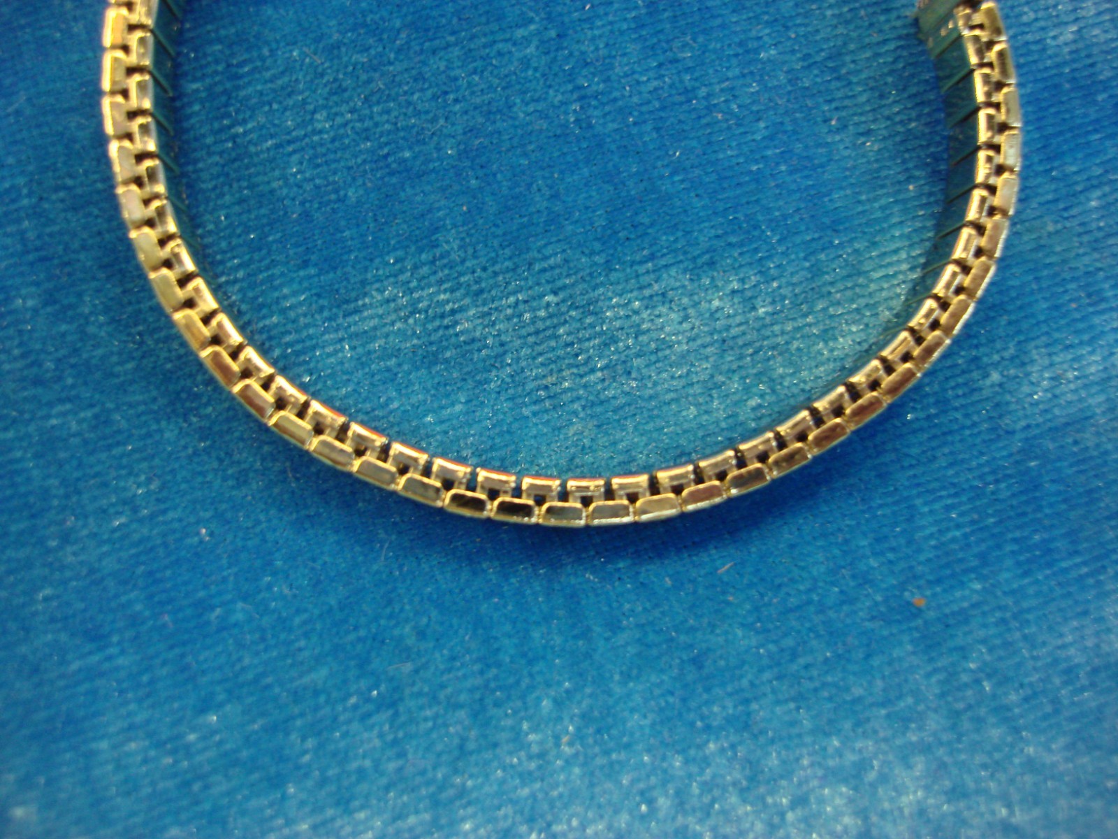 VINT. FLEX-ON BY KREISLER – GOLD TONE STAINLESS WATCH BAND – NOS – 8- 11 MM