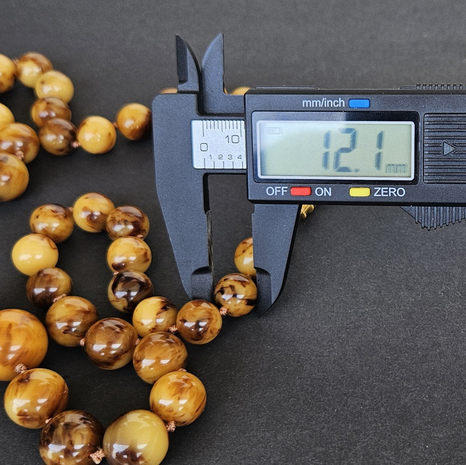 Vintage 1970s Kenneth Lane Catalin Root Beer Caramel Bakelite Bead Necklace 114g