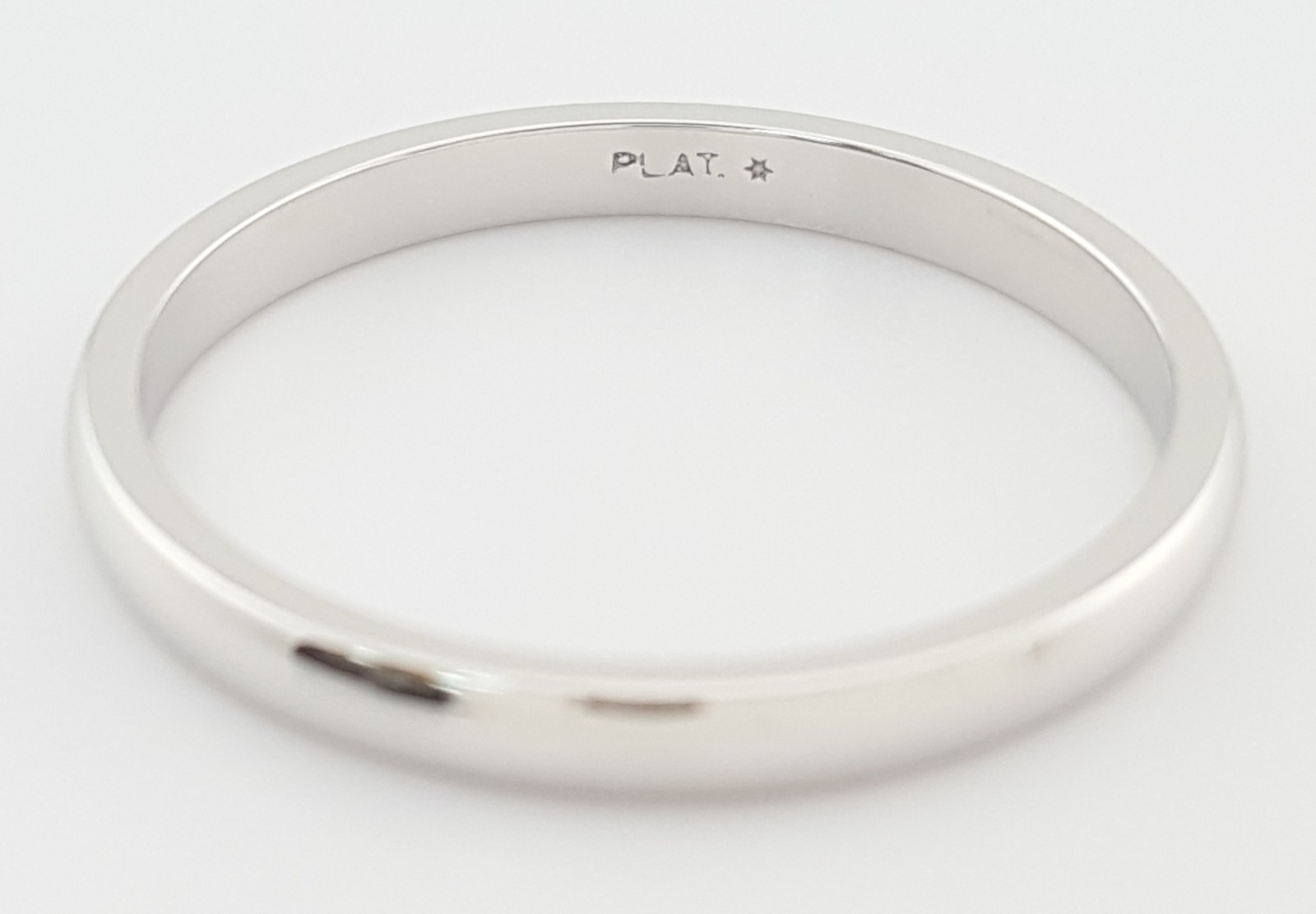 Platinum Wedding Band Ring 2.2 mm 3.2 grams Size 7.5