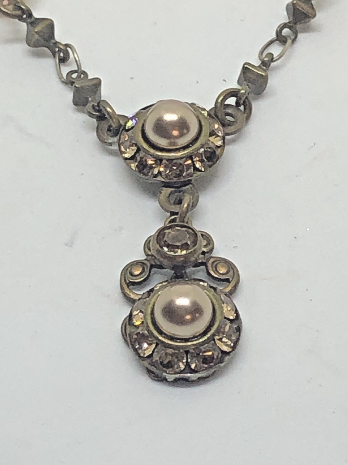 VTG LIZ PALACIOS CREAM COLOR PEARL W/COGNAC RHINESTONE/CRYSTAL DAINTY NECKLACE