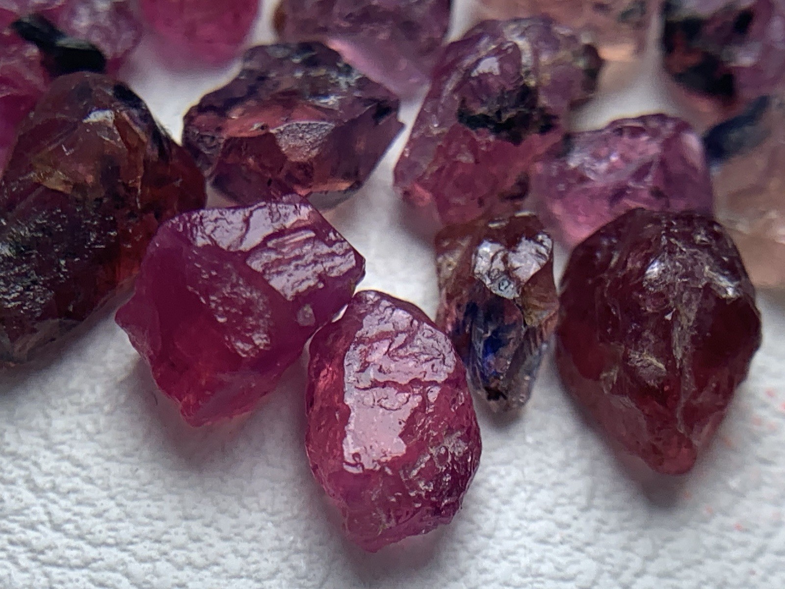 15.10 CRTs Extremely Rare Facet Graf Pink & Blue Color Winza Sapphire Rough Lot