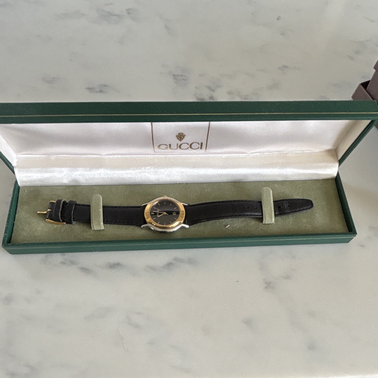 Gucci 6800 Women’s Quartz Analog 23mm Black Dial Gold Bezel Leather Strap Box