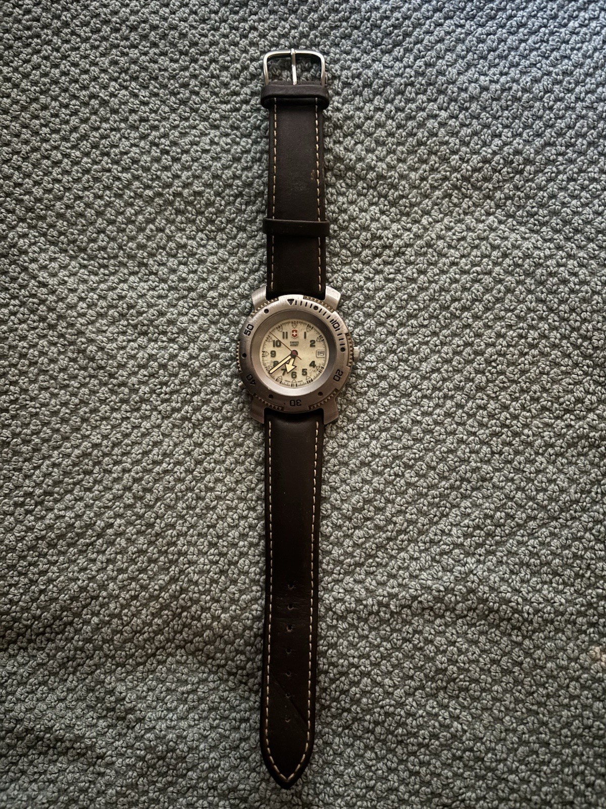 victorinox Switzerland swiss army watch 166 feet water resistant