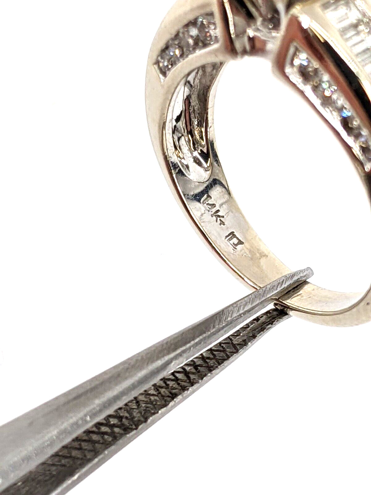 14KT White Gold 4.90 Grams Diamond Engagement Ring (1cttw Approx.) Size 4.5
