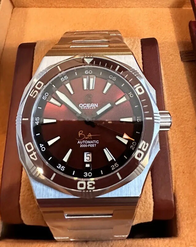 Ocean Crawler Bolt – Red Dial Diving Watch Stainless Steel.