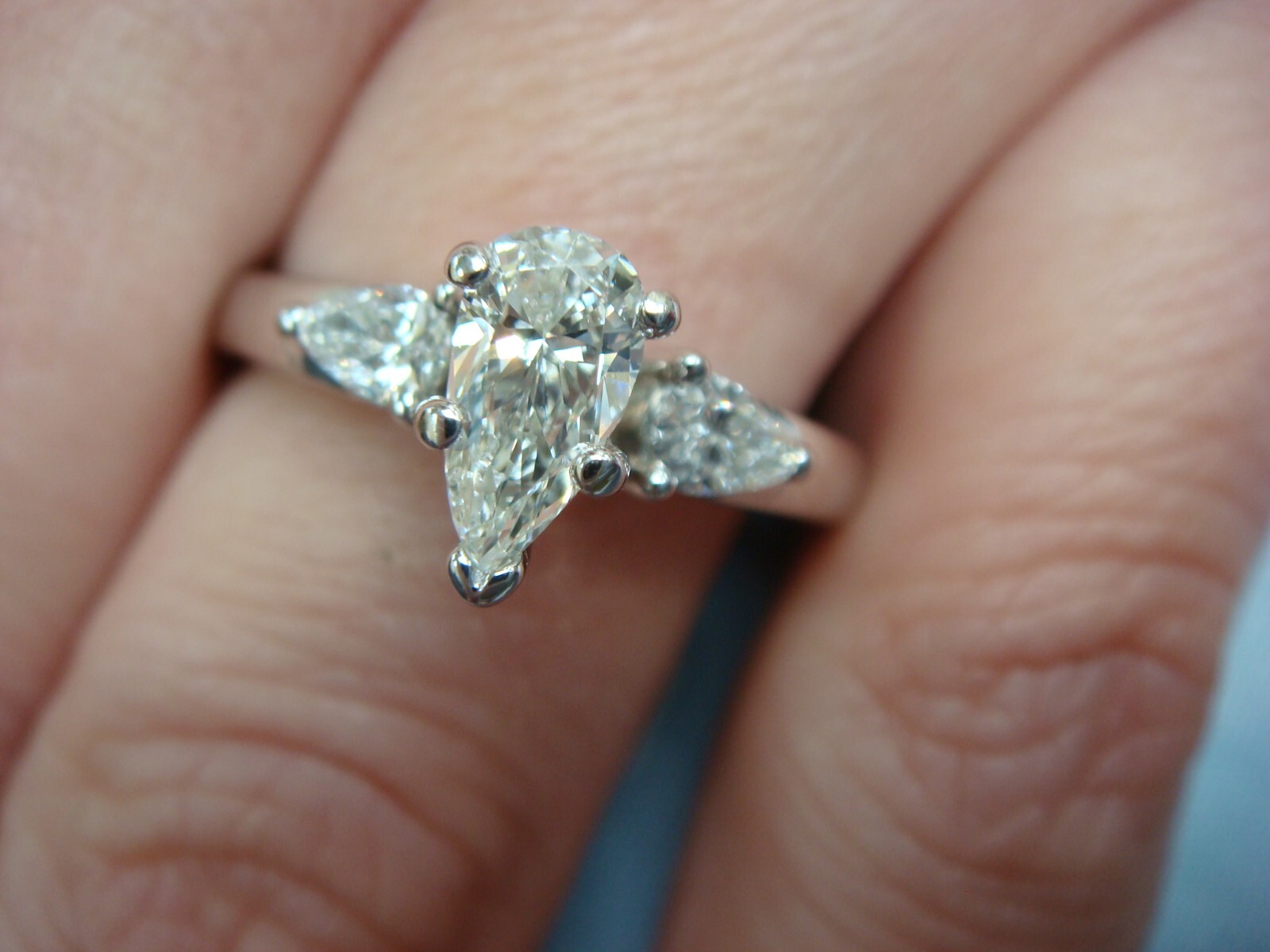 18 KT GOLD 0.70 CARAT T.W. PEAR SHAPE & 2 PEAR SHAPE IN SETTING GENUINE DIAMONDS