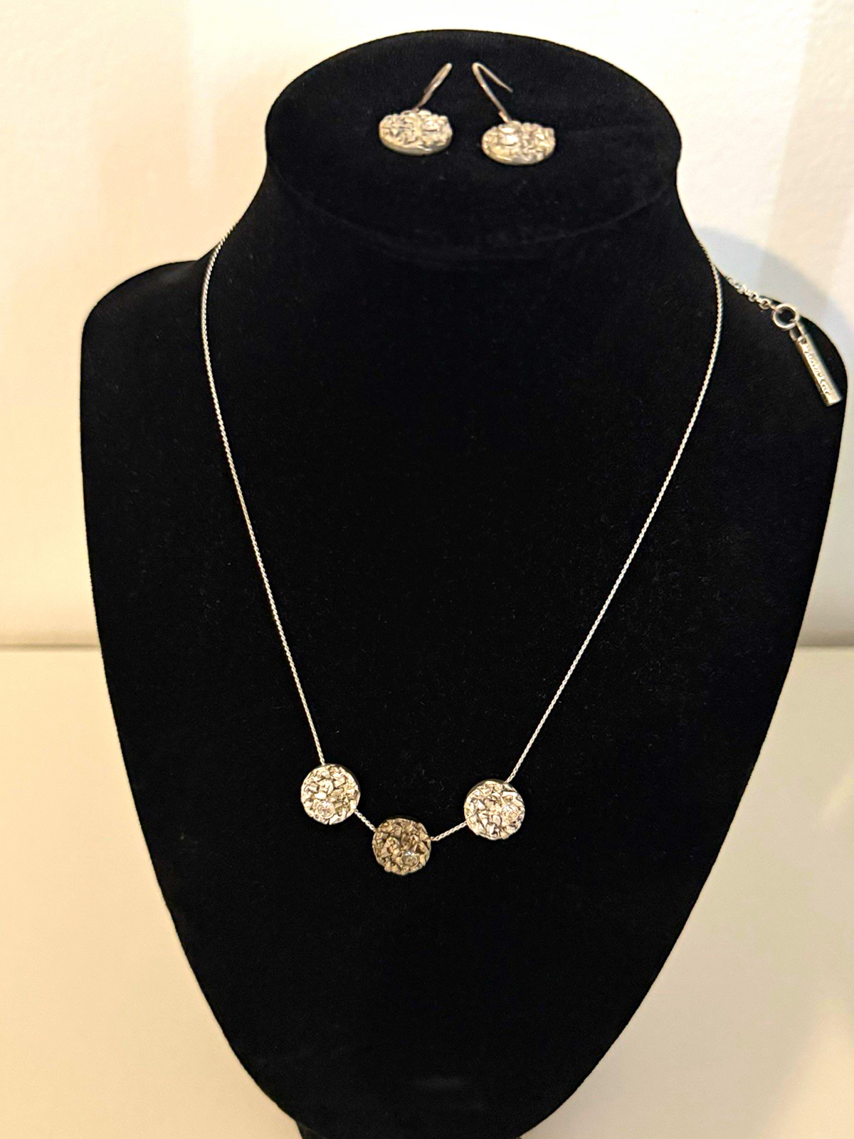 Kenneth Cole NY Silver Tone Round Disc Necklace & Dangle Earrings Jewelry Set