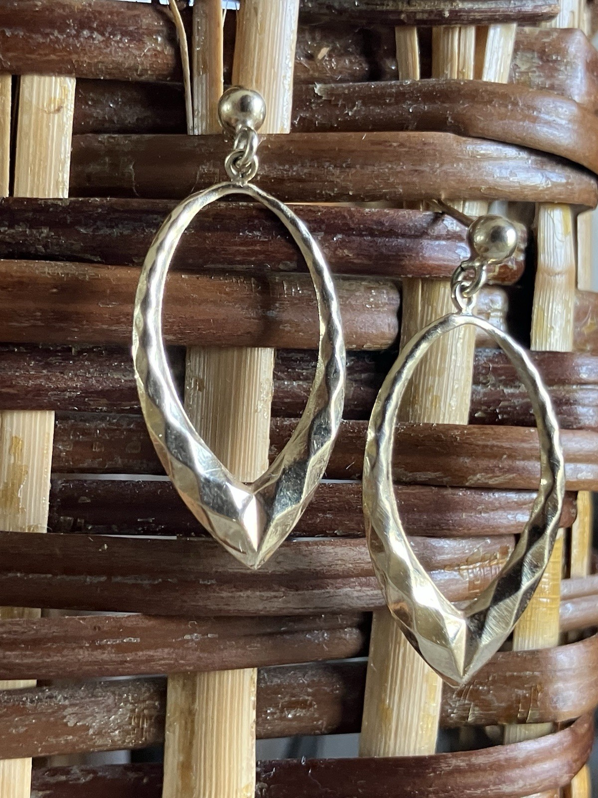 Stamped 14k Yellow Gold Oval Etched Dangle Ball Post Earrings 1″ Long Read Disc