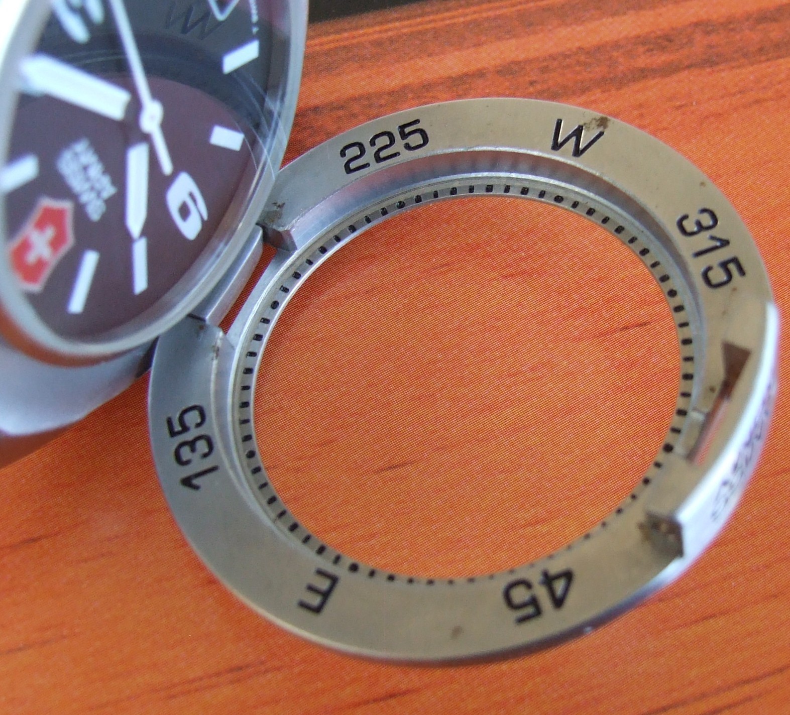 SWISS ARMY~Men RARE SC 1000 SOLAR COMPASS Quartz Date Watch~OEM SS Bracelet~NICE