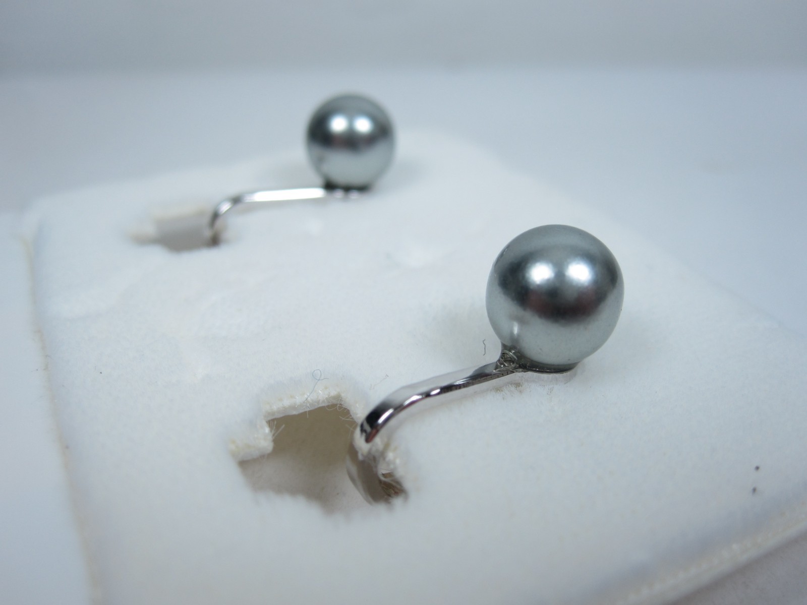 Nina Ricci Rhodium Plated Clip-on Earring with Pearl – Lead and Nickel Free 9375