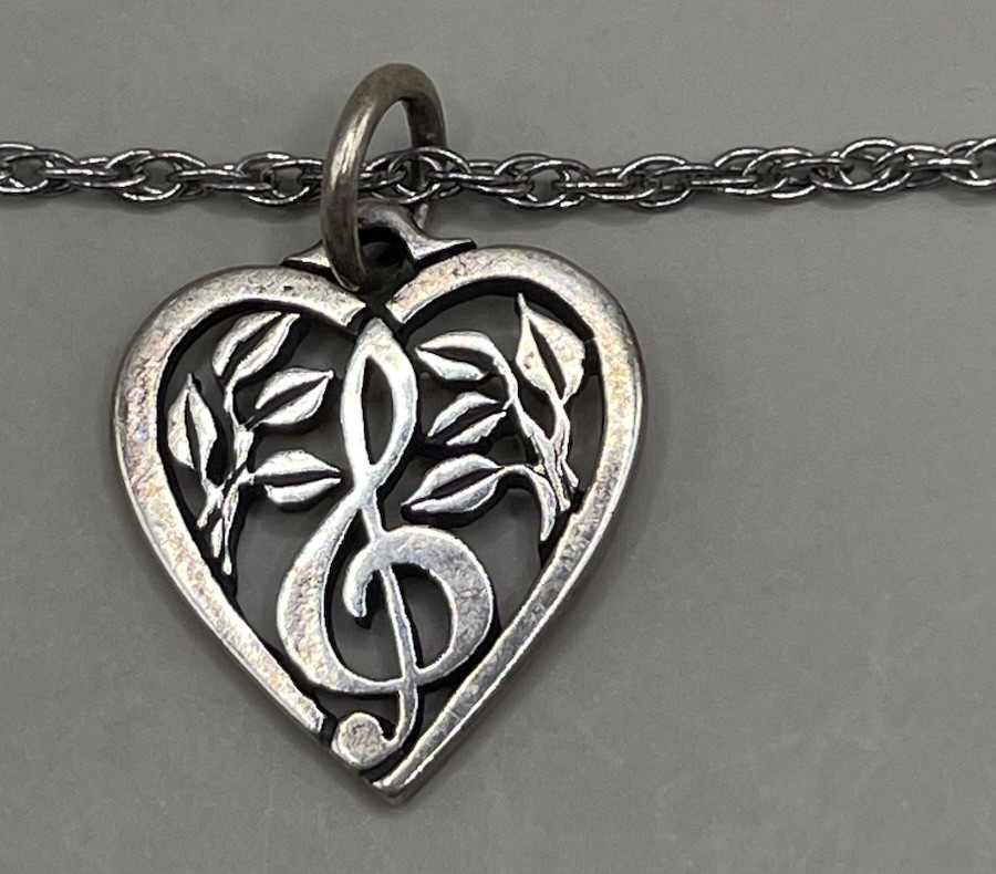 James Avery Women’s Pendant Necklace Sterling Silver 925 Treble Clef Music Heart