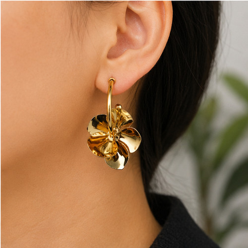 Avon Flower Burst Hoop Gold Tone Earrings In Original Box Fast Shipping