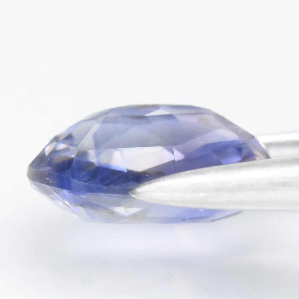 💎 1.10ct 6.8×5.3mm VS Oval Tri Color Sapphire – Unheated, Mozambique Gem