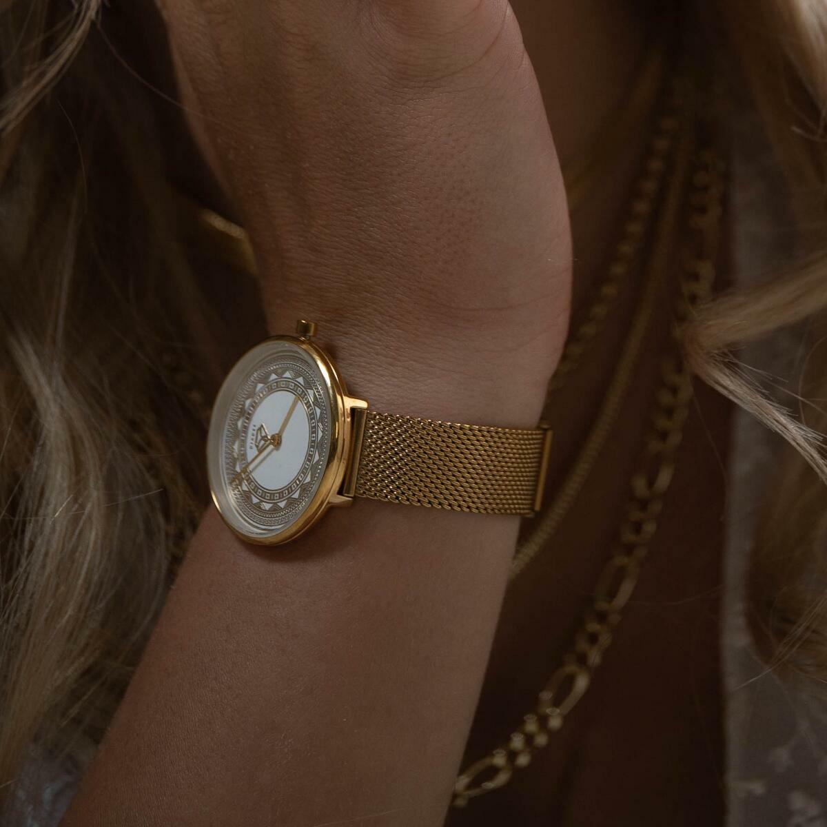 Ladies Watch Gold Plated Wristwatch 24 Carat WATERPROOF U6040DL