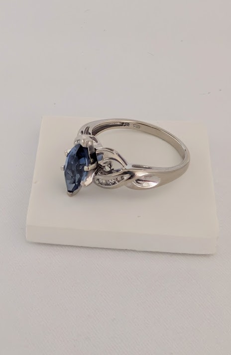 Sapphire & Diamond 10K Gold 3.1 Grams Retail Price $1499 Make Me An Offer!