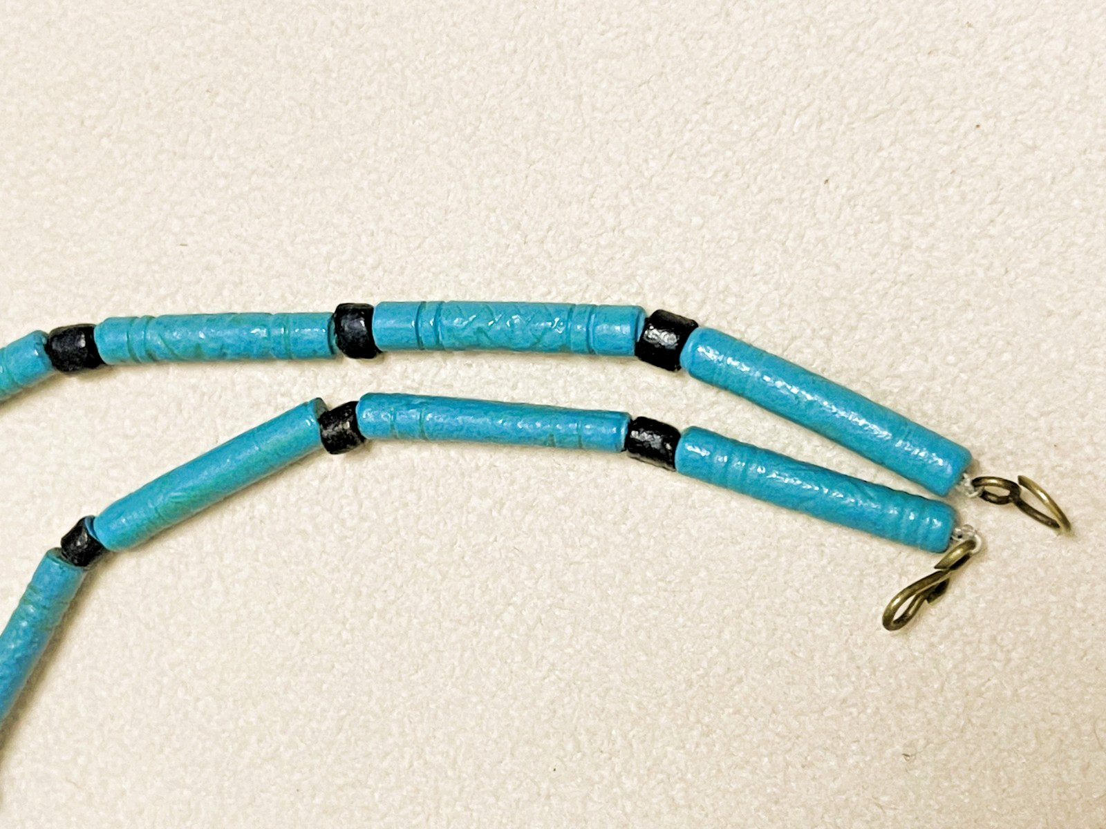 NATIVE AMERICAN Art Pottery Necklace, 19″ Long Hand-Painted Dark Blue, Geometric