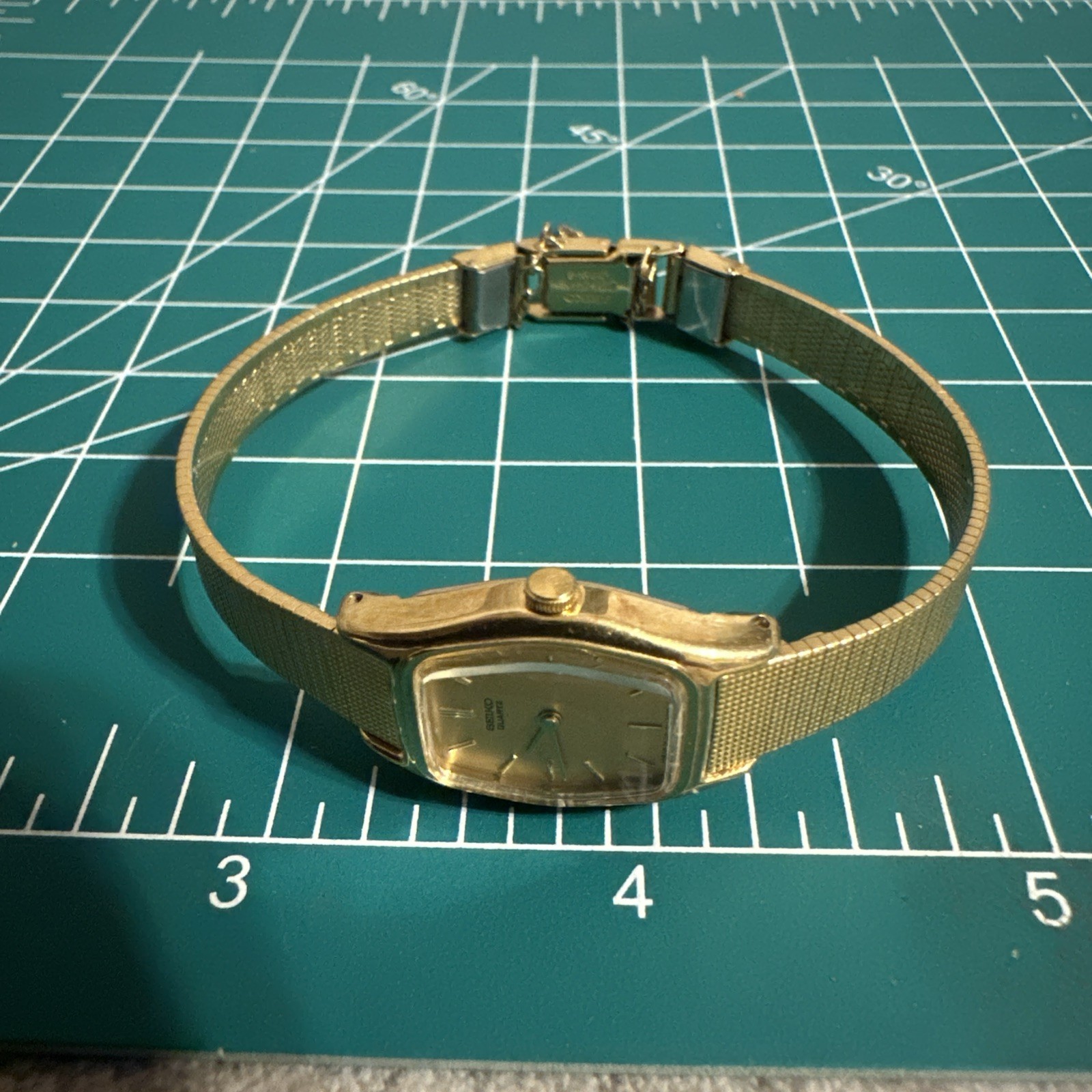 Vintage Seiko Watch Women’s Classic Luxury Gold Tone 2C20-6440 Gold Dial
