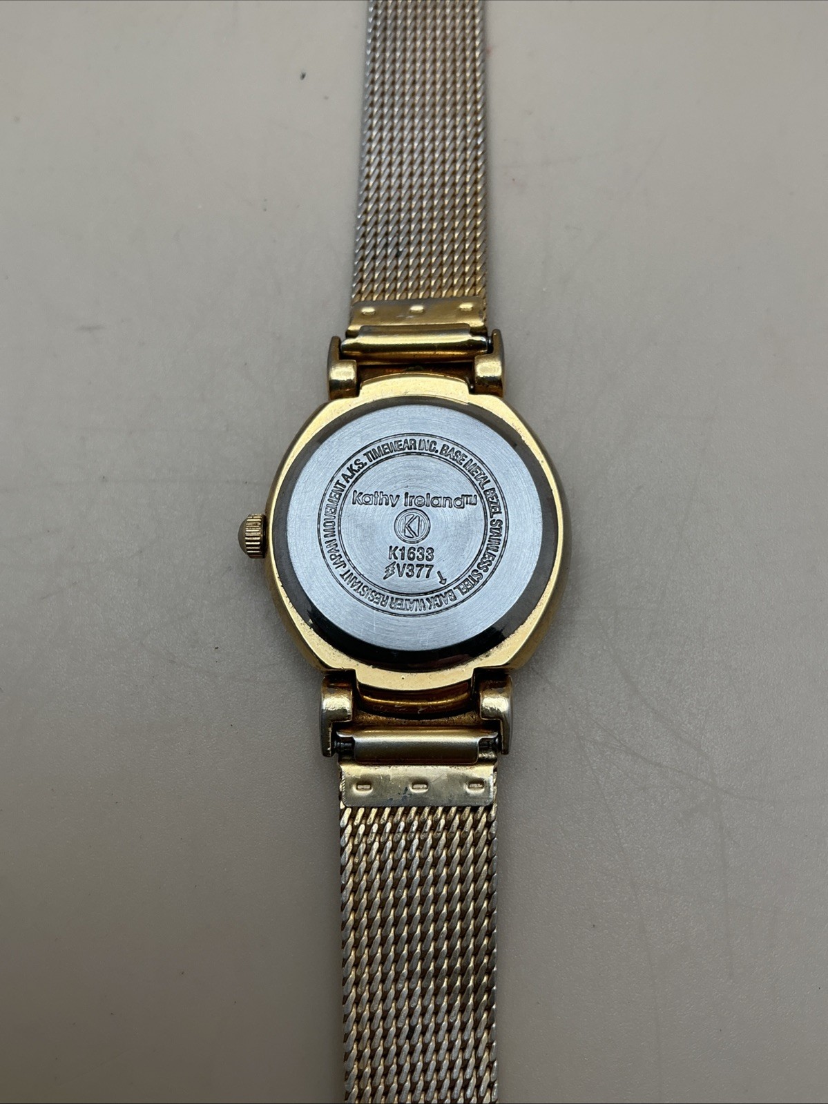 Kathy Ireland Women’s Quartz Analog 23mm Gold Round Watch (V377)