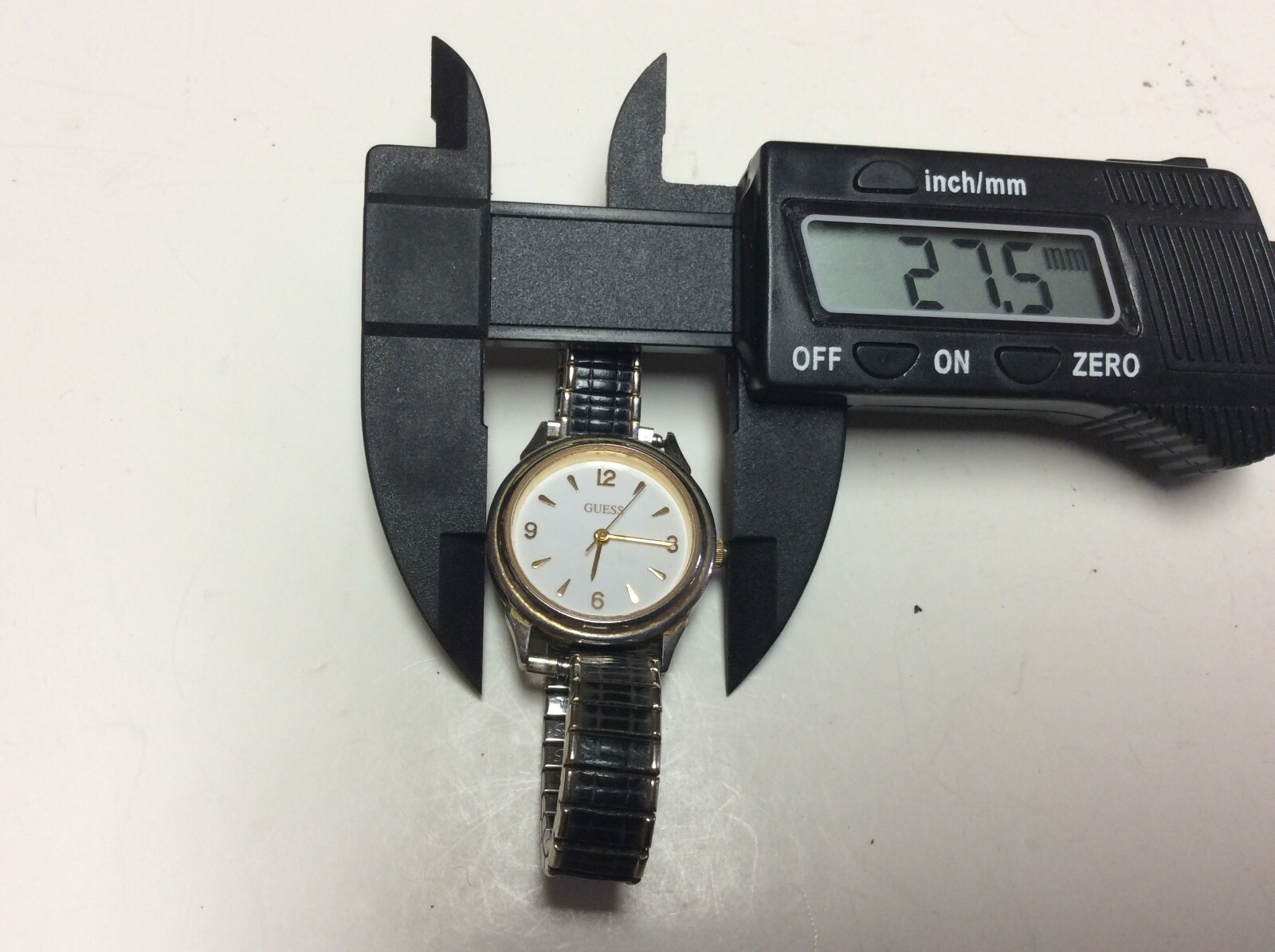Vintage Guess womens watch,light normal wear/use,new battery, great value L955