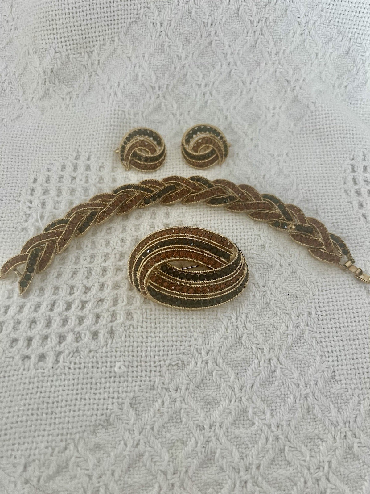 Vintage Demi-Parure Trifari Cavalcade Bronze, Black Rhinestones