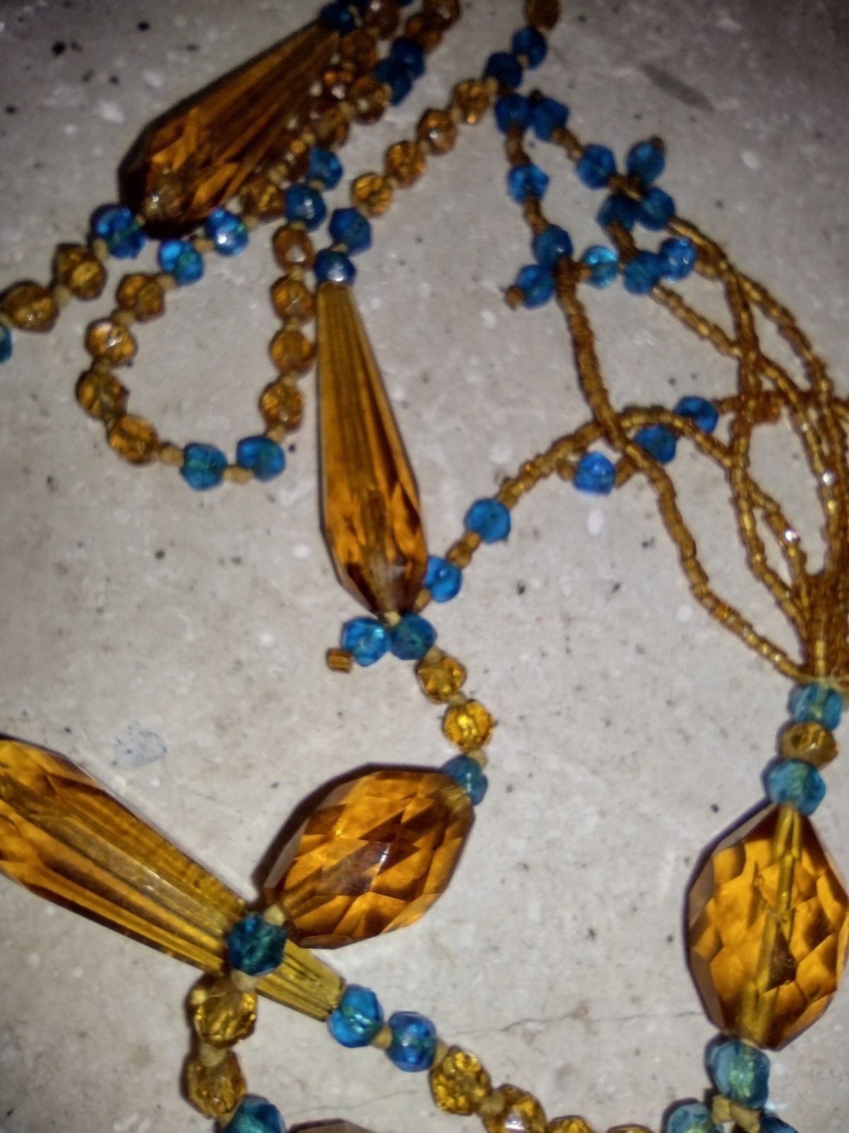 Authentic 1920s Art Deco Hand-Knotted Molded Glass Sautoir Flapper Necklace