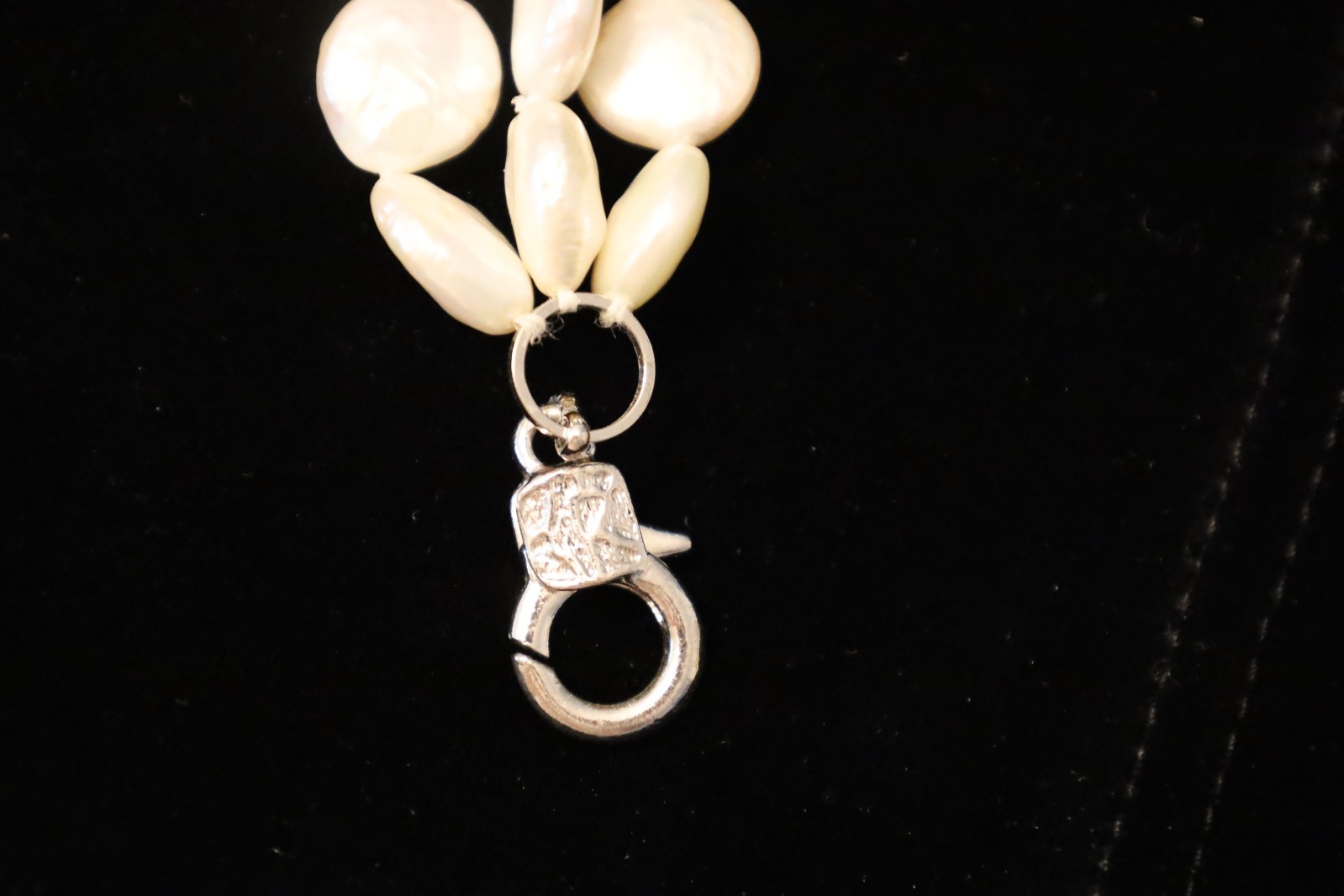 Flat Coin Style 3 Strand Pearl Necklace Approx. 19 Inch W/Pearls Adjusts Longer
