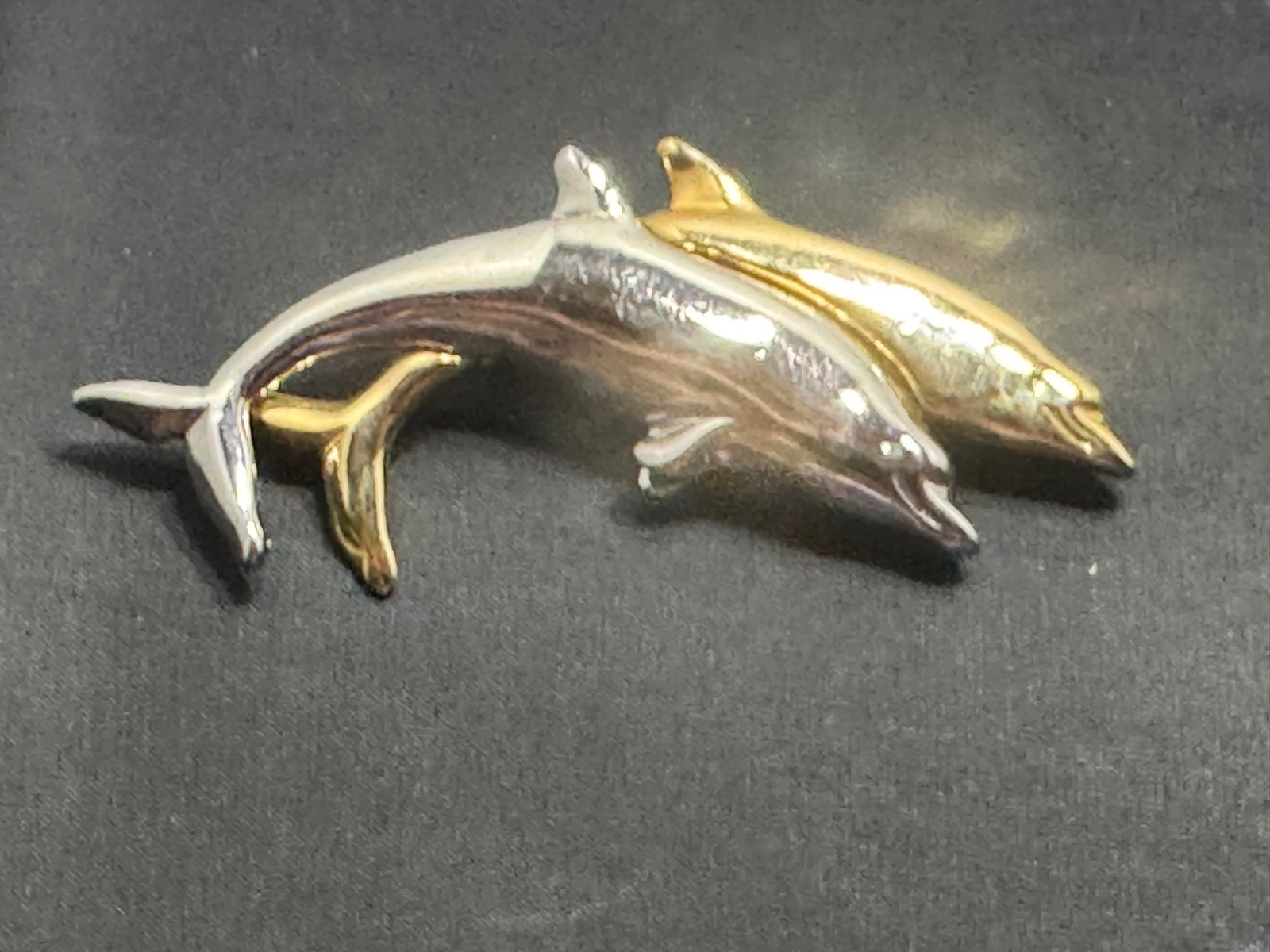 D-138 Vtg LIZ CLAIBORNE BROOCH PIN Silver & Gold Tone DOUBLE DOLPHINS JUMPING
