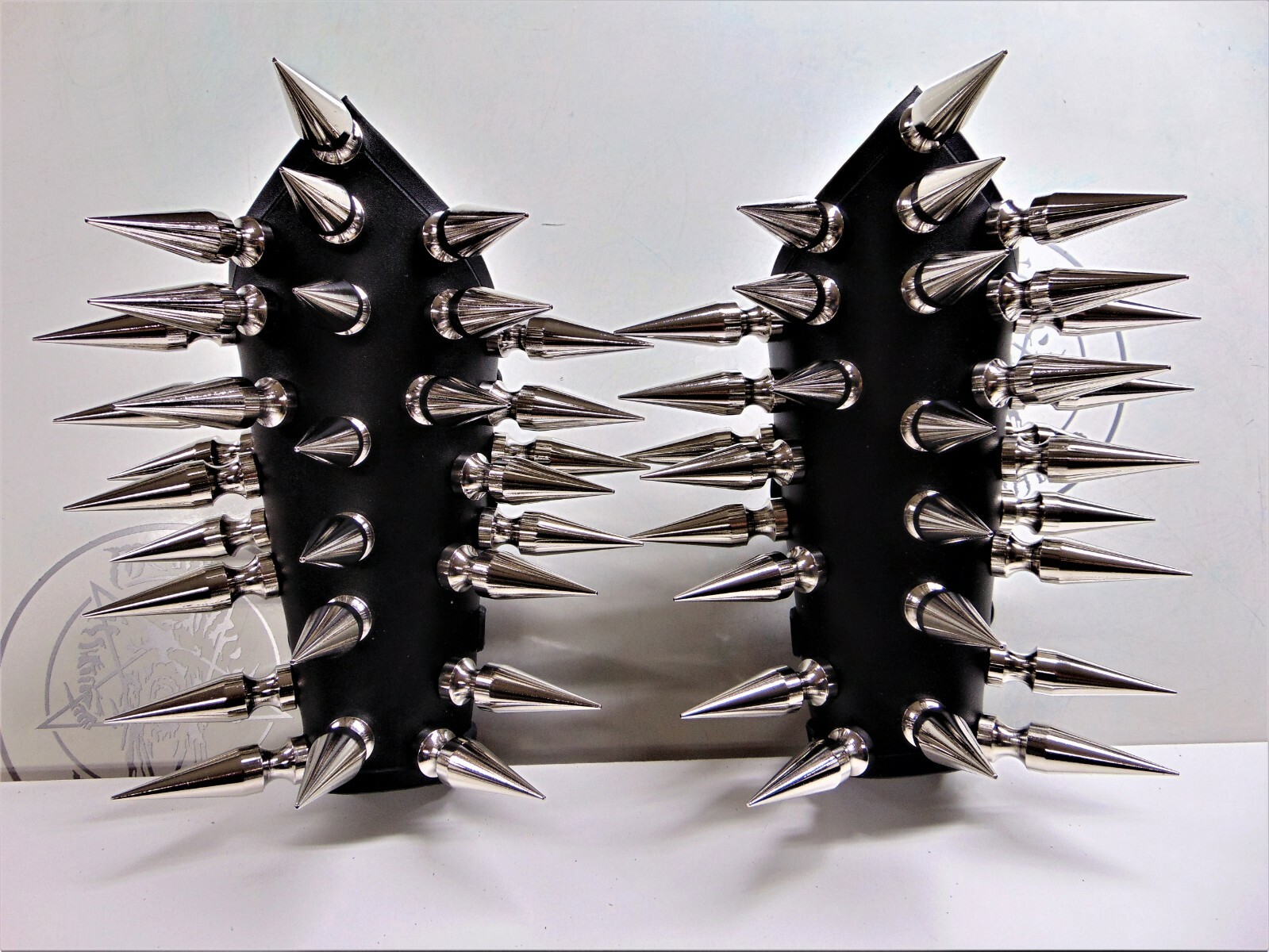 LEATHER GAUNTLET GIANT SPIKED .BLACK METAL (MDLG0044)….. CRAFT