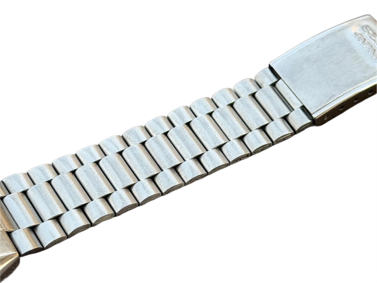 Seiko 5 Automatic Men’s Watch — Silver Dial, 17 Jewels, Vintage — S-124