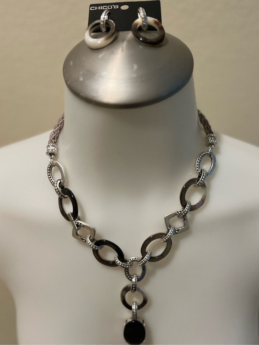 407. NWT CHICO’S LINK Y NECK STATEMENT NECKLACE & EARRING SET