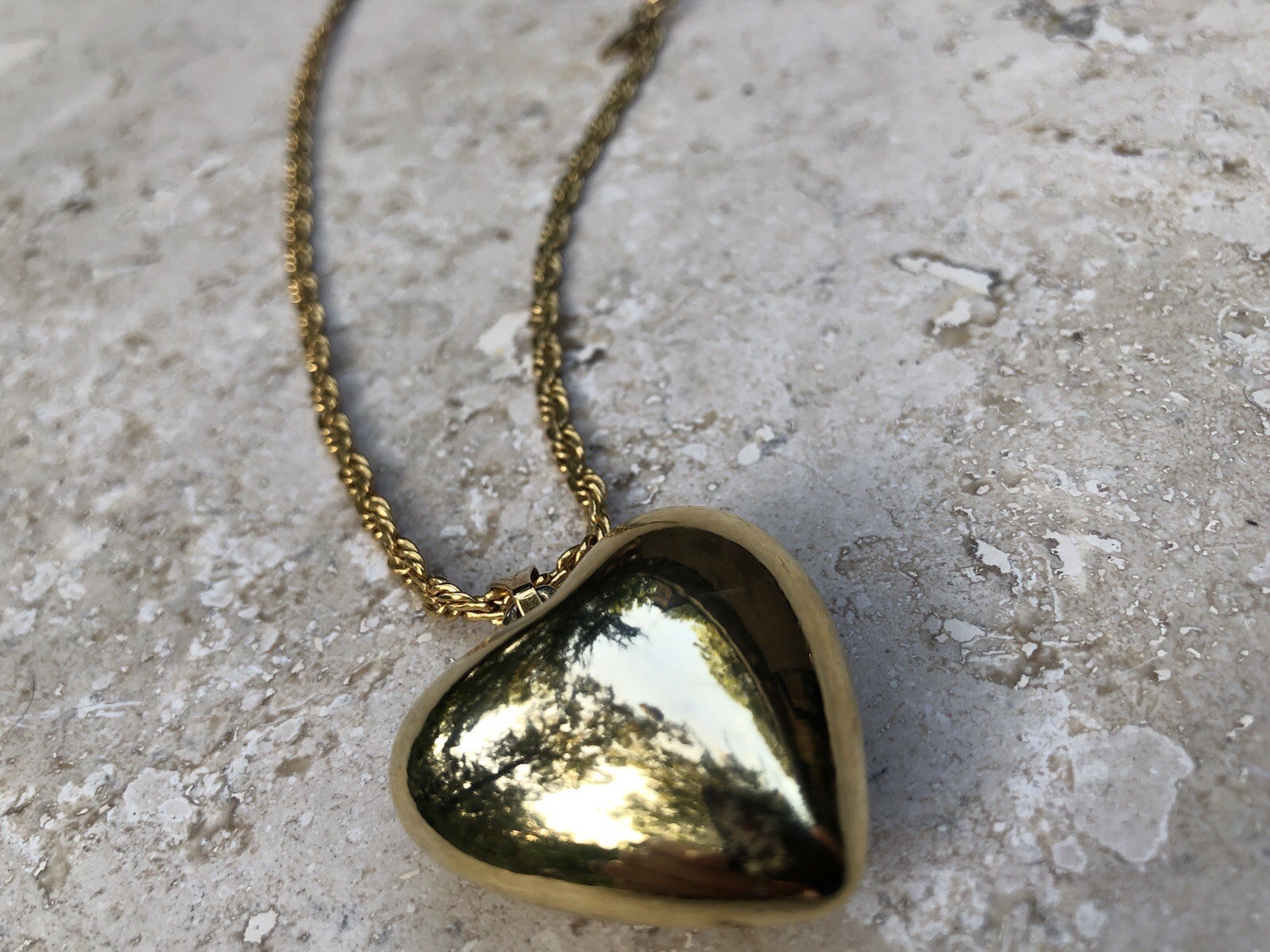 ✨💛VINTAGE Signed TRIFARI Gold Tone PUFFED HEART Pendant NECKLACE 17+” | Estate