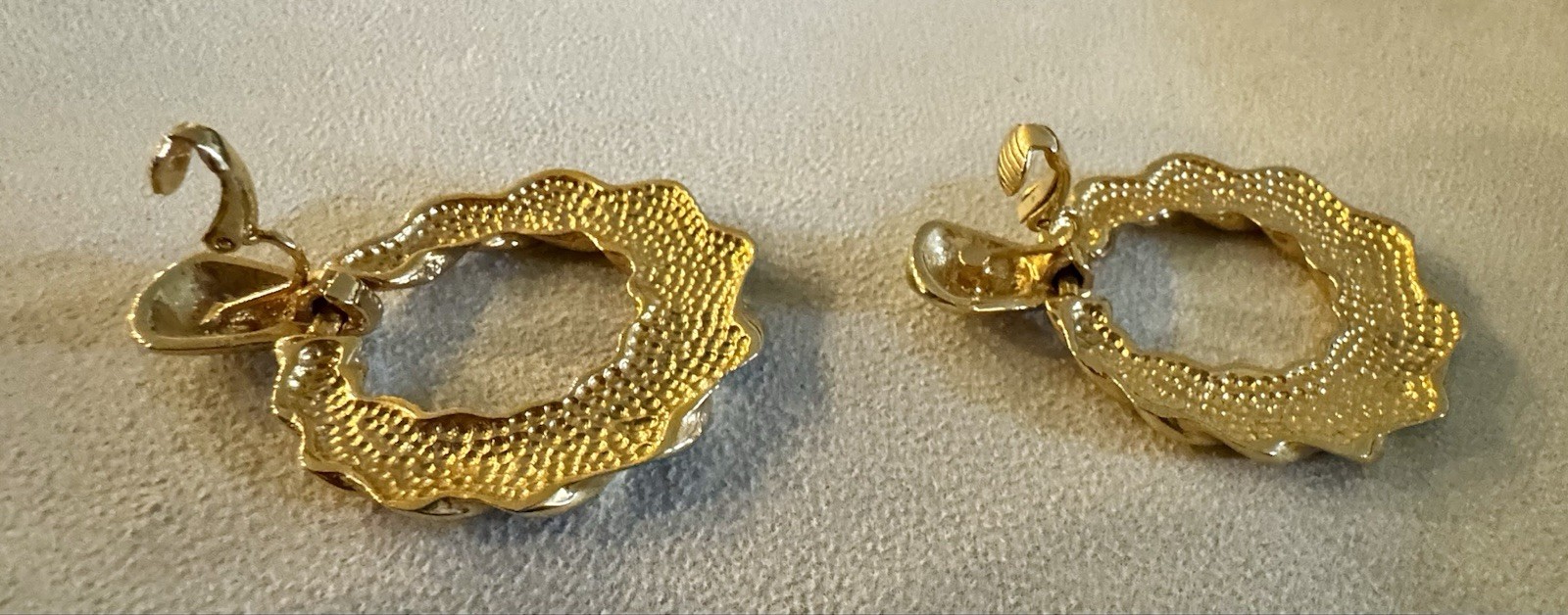 Vintage Gold Tone Door Knocker Dangle Drop Earrings Runway Statement Jewelry 80s
