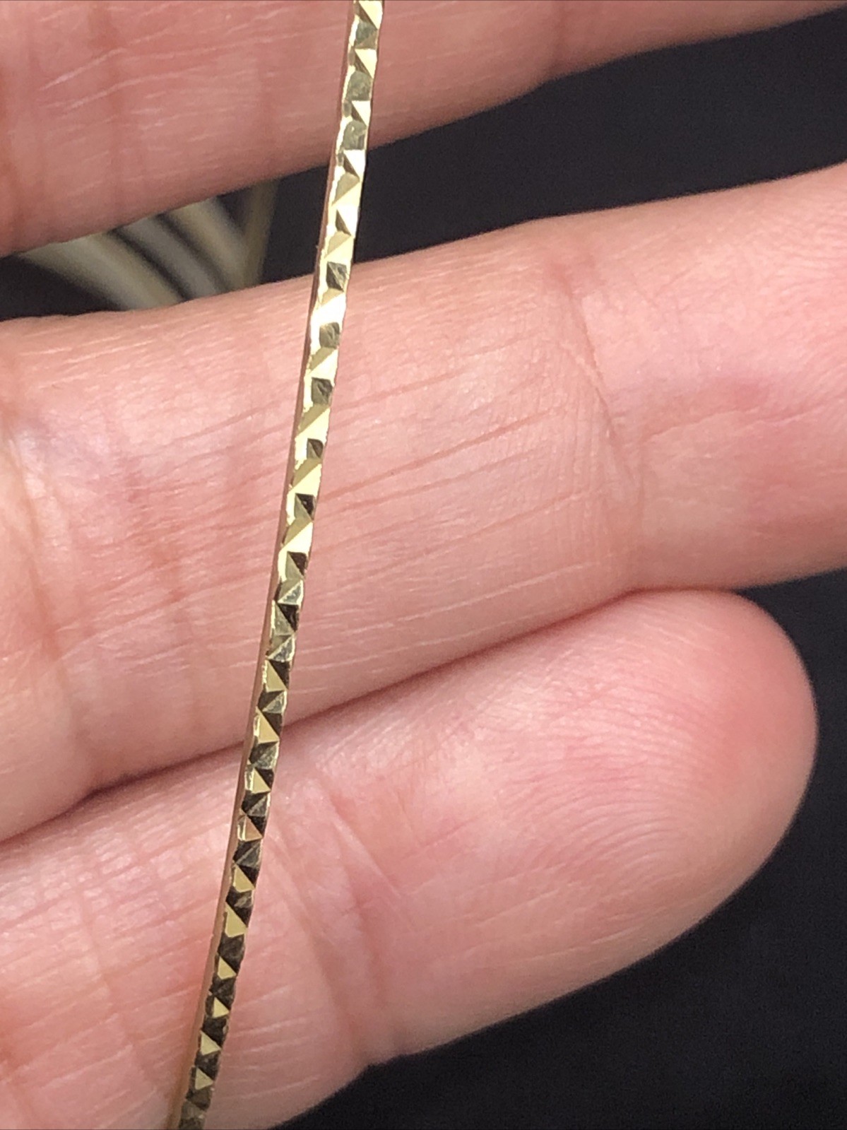 14KT YELLOW GOLD BANGLE BRACELET PYRAMID DESIGN 2.1g WIDTH 1mm WRIST SIZE 8”