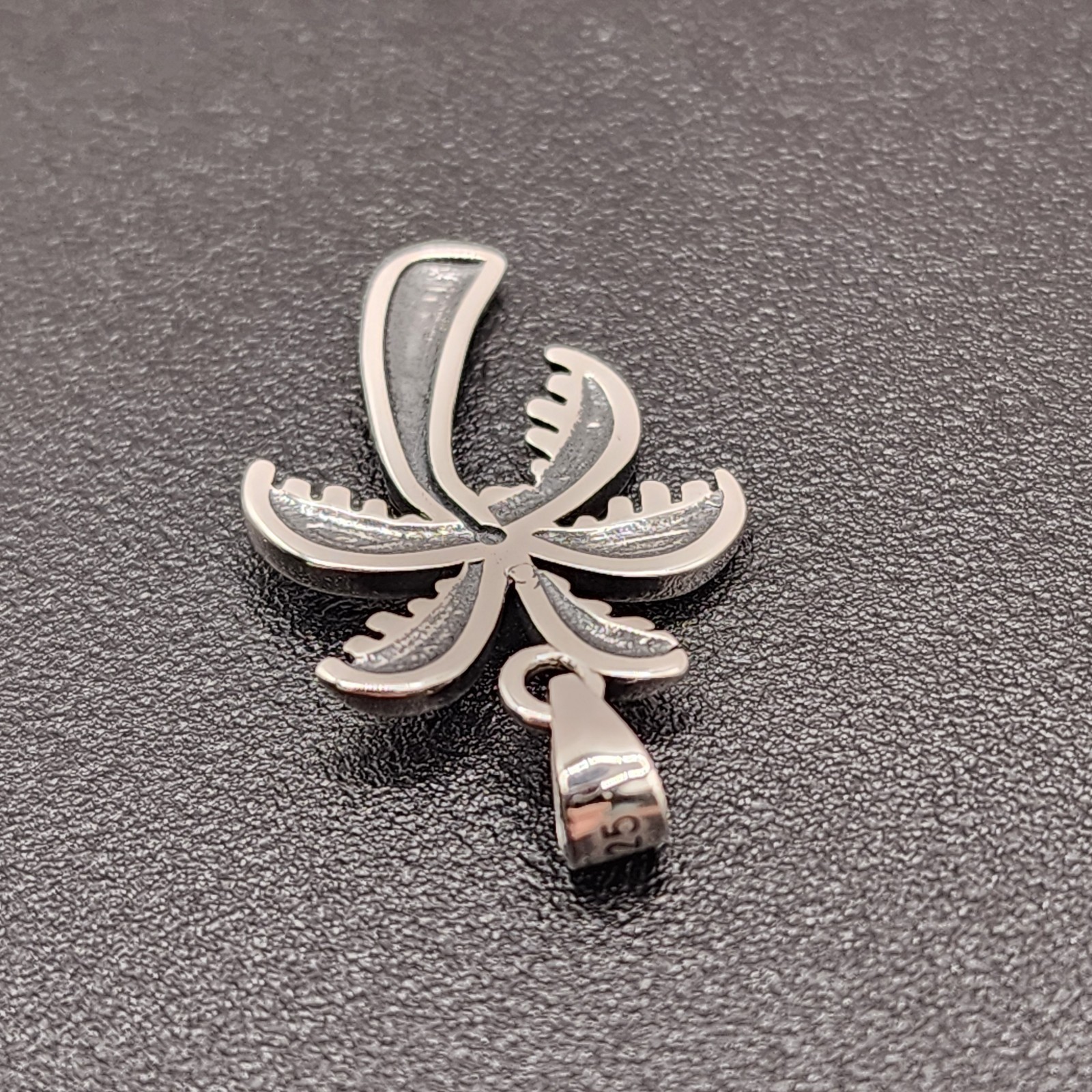 925 NEW Sterling Silver Pendant- Palm Tree 22mm Length 17mm Width Free Shipping