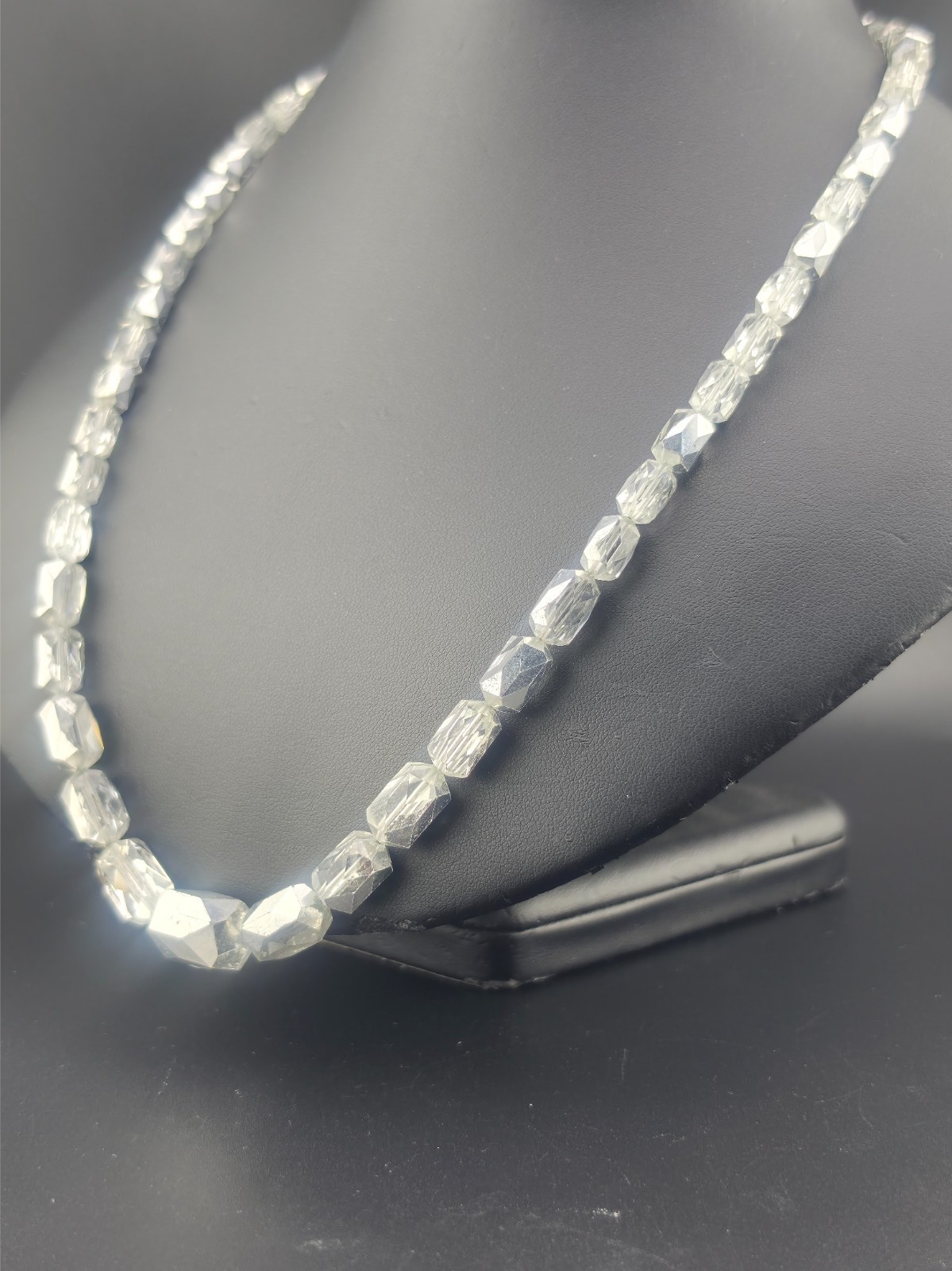 Sparkling Antique Hand Cut Silver Frosted Crystal Graduated Beads 24″ Necklace