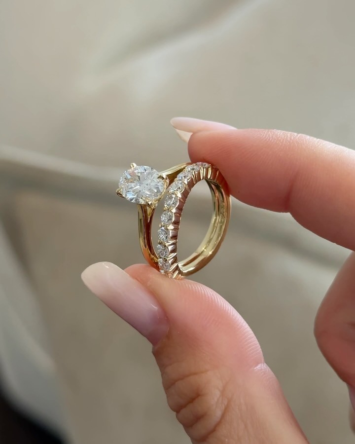 3.33 Ct Oval Cut Lab Grown Diamond Ring & Round Cut Diamomd Band 14K Yellow Gold