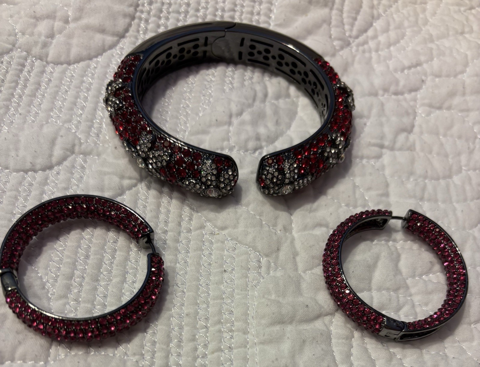 Joan Boyce Fuchsia Kiss Lock Bracelet & Pierced Hoop Earrings